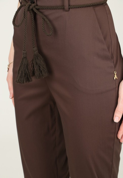 Товар коричневого цвета с внутренней стороны