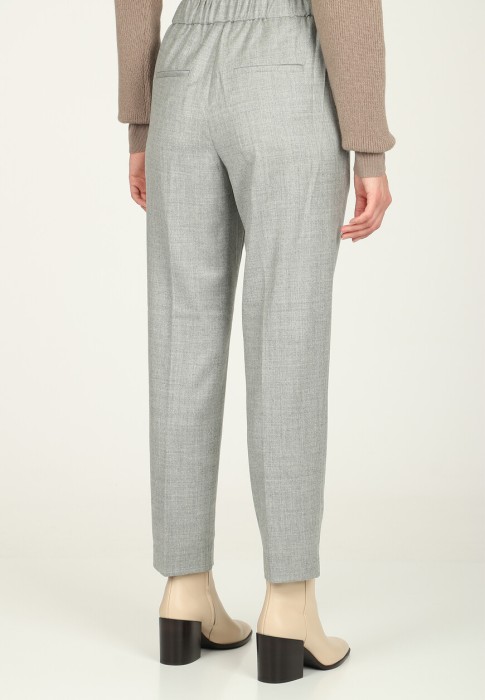 Товар серого цвета с внутренней стороны