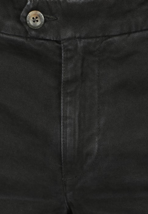 Товар черного цвета с внутренней стороны