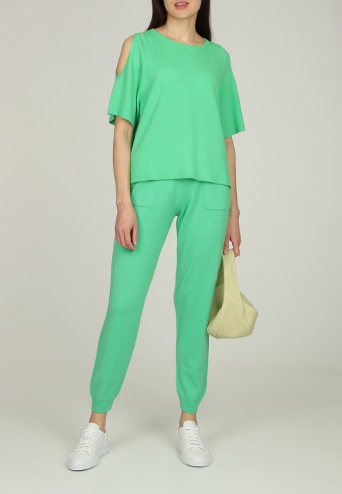 Товар зеленого цвета с внутренней стороны