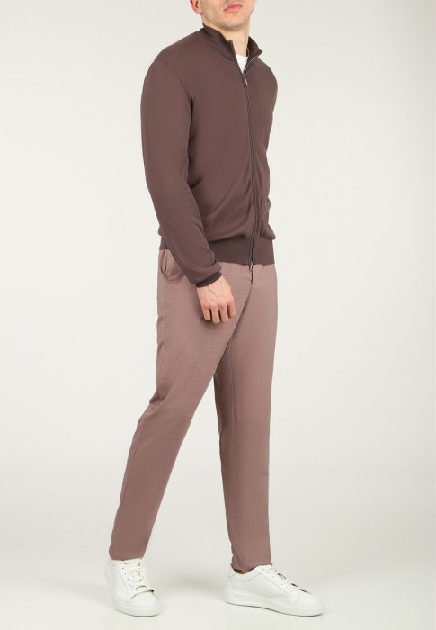 брюки  по цене 53900 руб вид справа