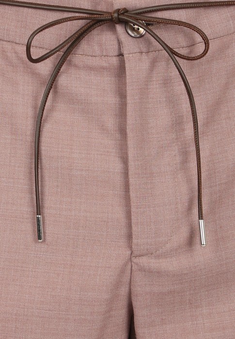 Товар коричневого цвета с внутренней стороны