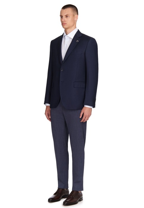 брюки  по цене 54900 руб вид справа