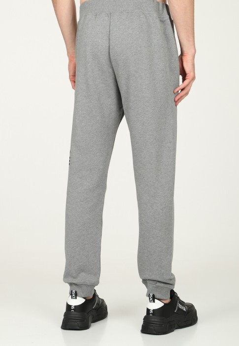 Товар серого цвета с внутренней стороны