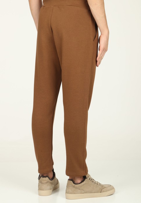 Товар коричневого цвета с внутренней стороны