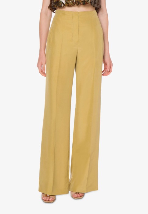 Товар зеленого цвета с внутренней стороны