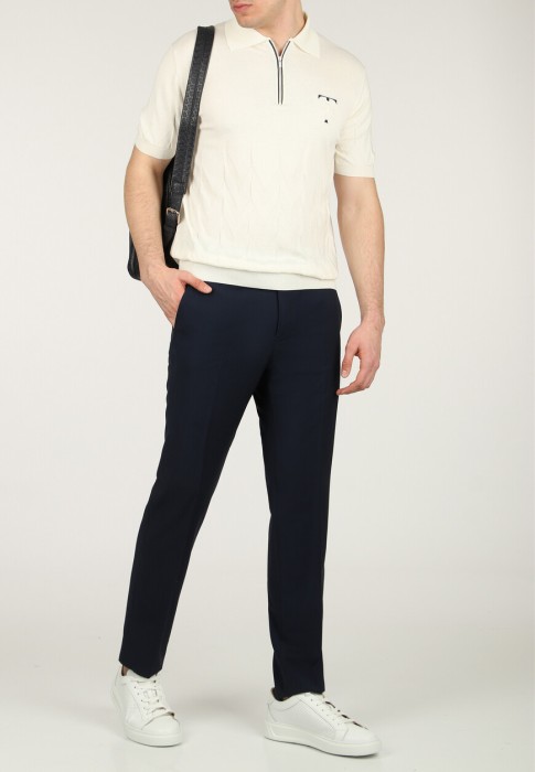 брюки  по цене 45900 руб вид справа