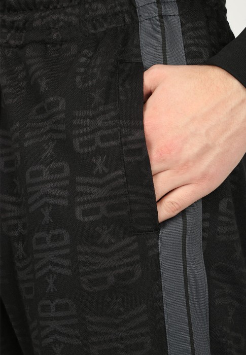 Товар черного цвета с внутренней стороны