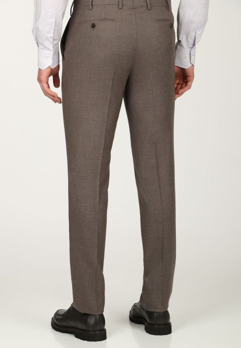 Товар коричневого цвета с внутренней стороны