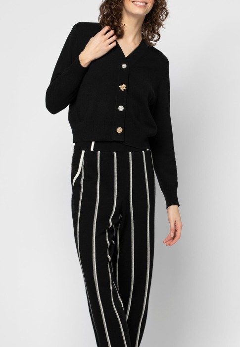 Товар черного цвета с внутренней стороны