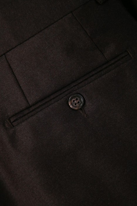 Товар коричневого цвета с внутренней стороны