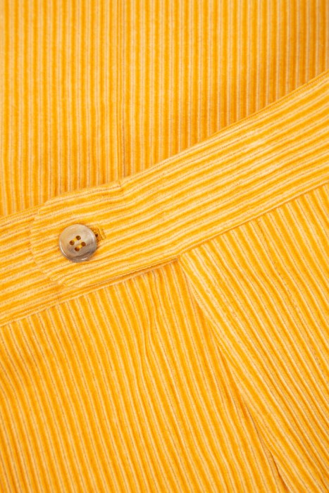 Товар желтого цвета с внутренней стороны