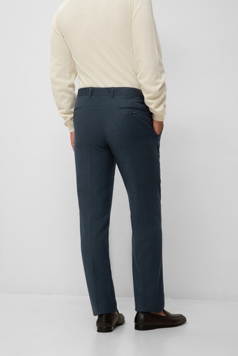 брюки  по цене 14000 руб вид справа