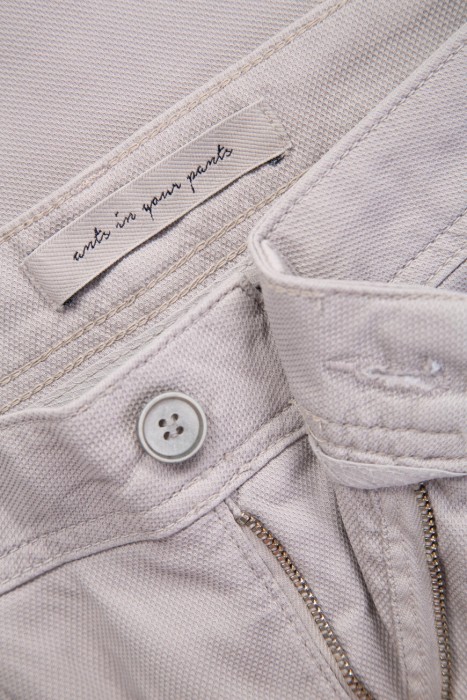 Товар серого цвета с внутренней стороны