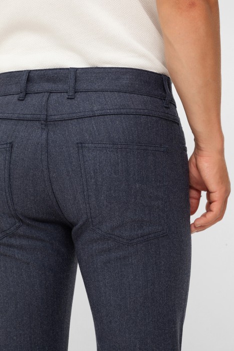 Товар синего цвета с внутренней стороны