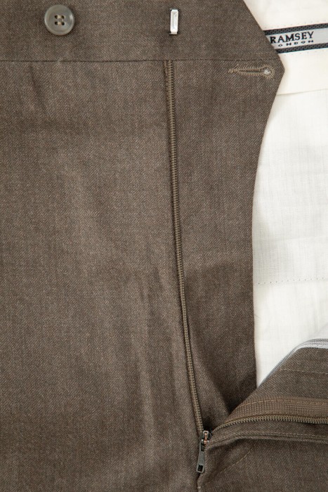 Товар бежевого цвета с внутренней стороны