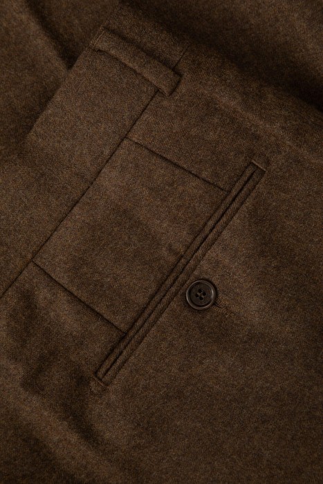 Товар коричневого цвета с внутренней стороны