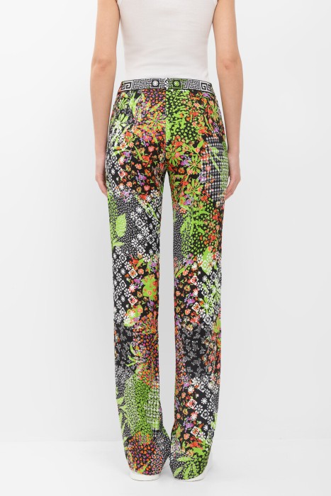 брюки  по цене 50000 руб вид справа