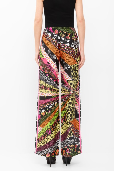 брюки  от бренда versace вид слева