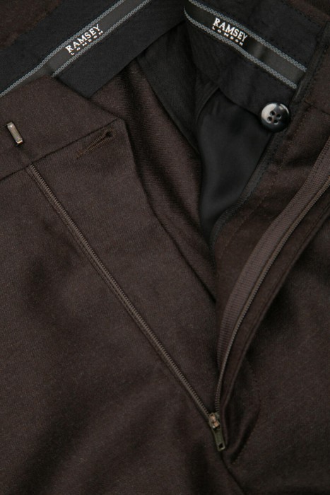 Товар коричневого цвета с внутренней стороны