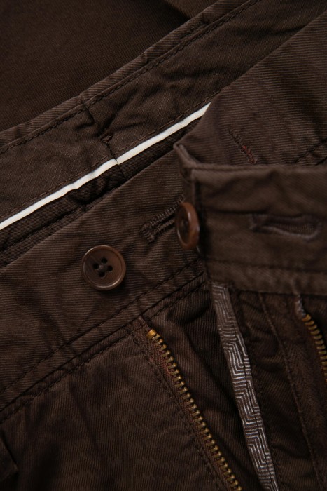 Товар коричневого цвета с внутренней стороны