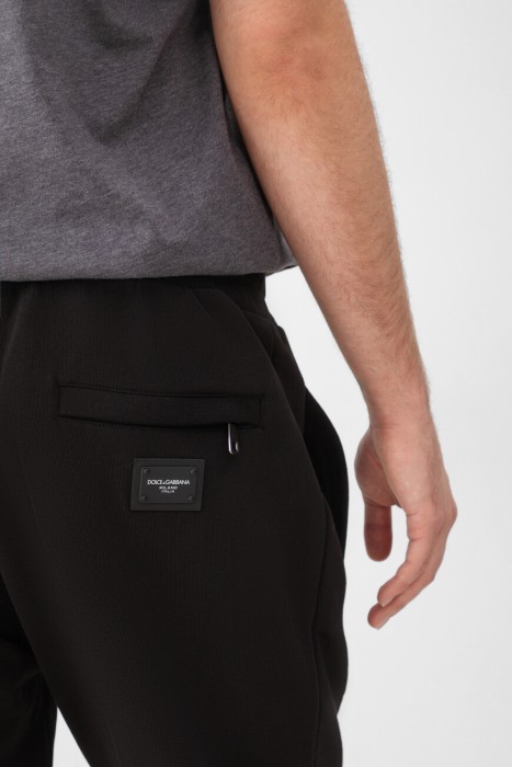 Товар черного цвета с внутренней стороны