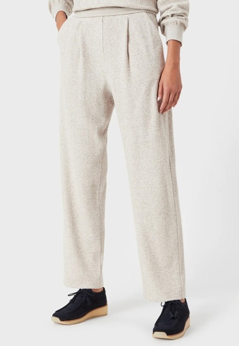 брюки  от бренда giorgio armani вид слева