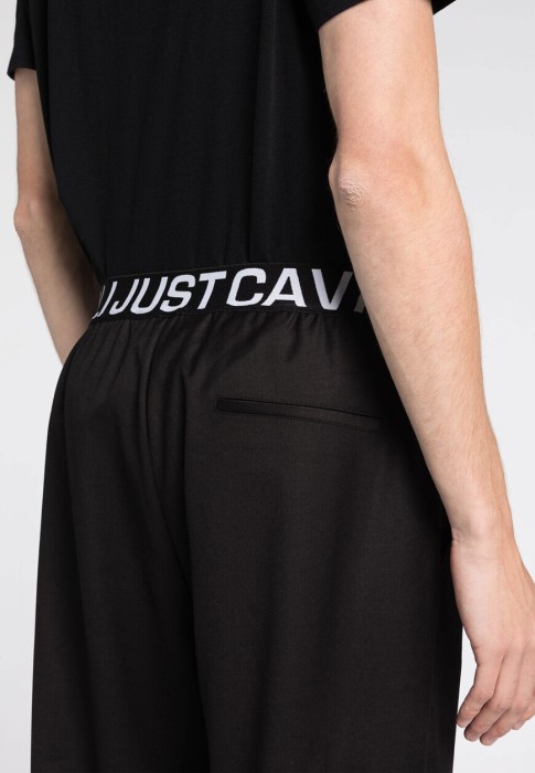 Товар черного цвета с внутренней стороны