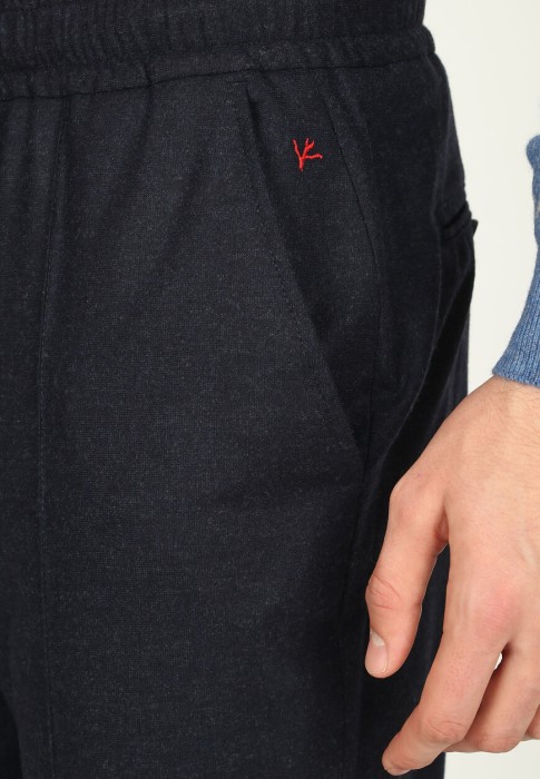 Товар синего цвета с внутренней стороны