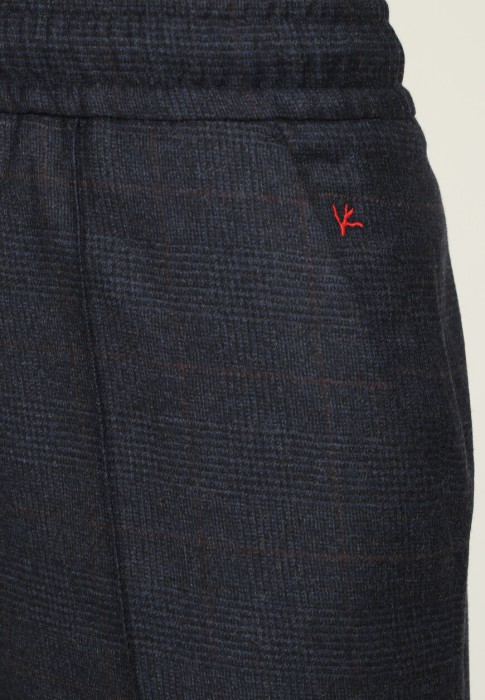 брюки  из проверенных материалов спереди