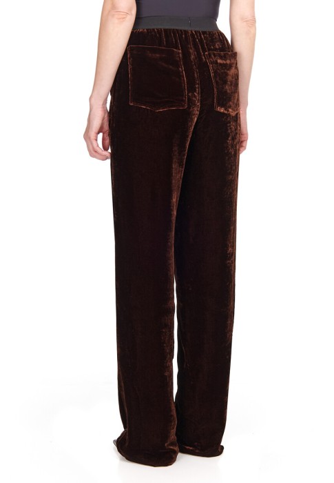 Товар коричневого цвета с внутренней стороны