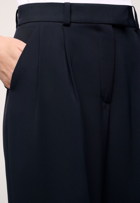 Товар синего цвета с внутренней стороны