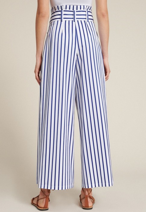 Товар белого цвета с внутренней стороны