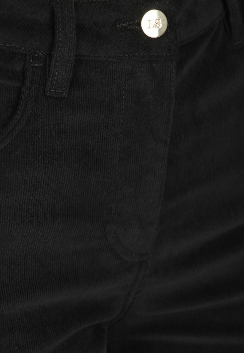 Товар черного цвета с внутренней стороны