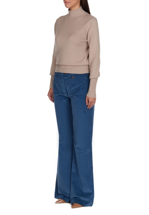 Товар голубого цвета с внутренней стороны