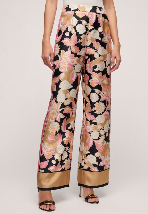 брюки  по цене 27930 руб вид справа