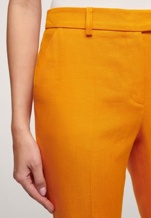 Товар оранжевого цвета с внутренней стороны