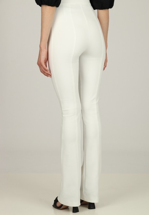 Товар белого цвета с внутренней стороны