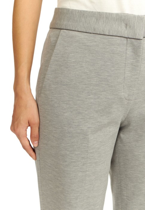 Товар коричневого цвета с внутренней стороны