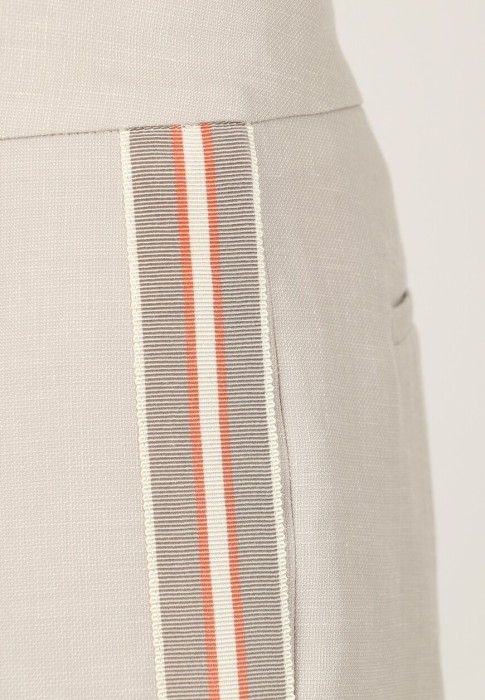 Товар серого цвета с внутренней стороны