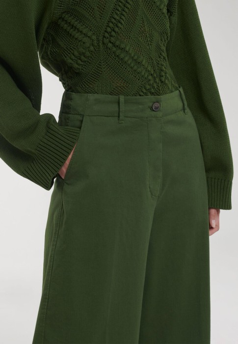 Товар зеленого цвета с внутренней стороны