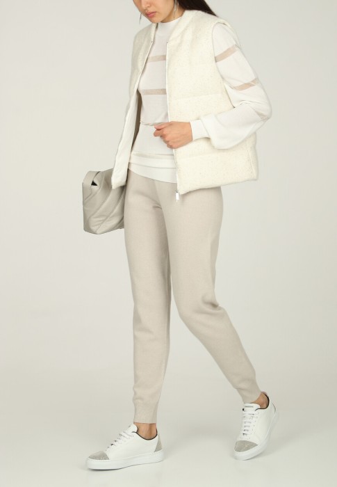 брюки  по цене 38430 руб вид справа