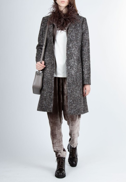 брюки  по цене 44730 руб вид справа