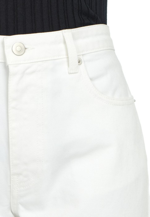 Товар белого цвета с внутренней стороны