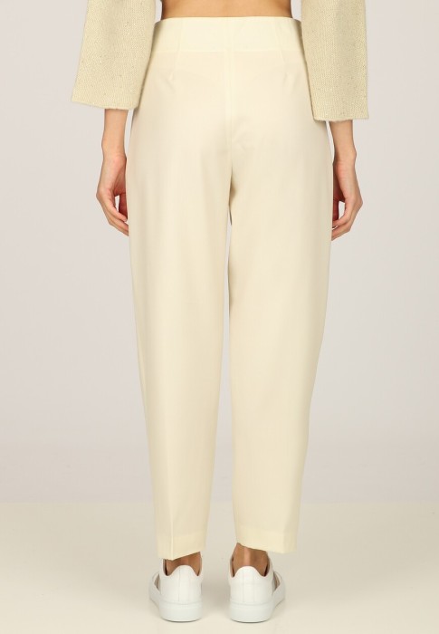 Товар желтого цвета с внутренней стороны