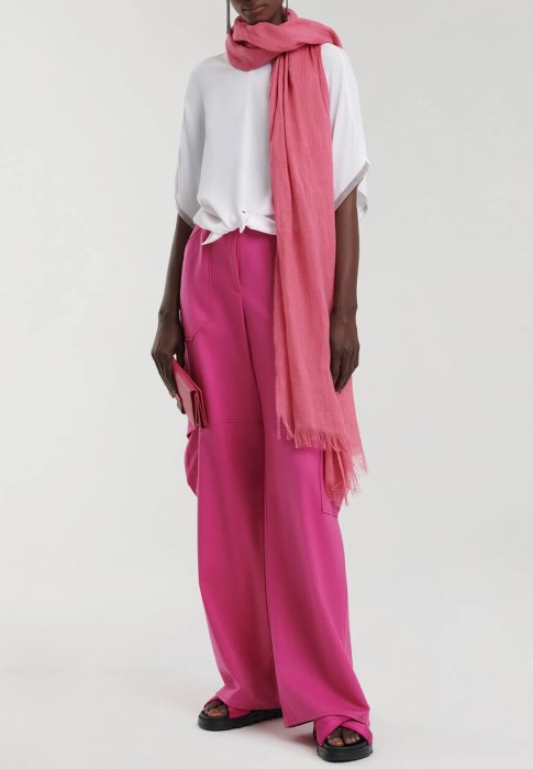 Товар розового цвета с внутренней стороны