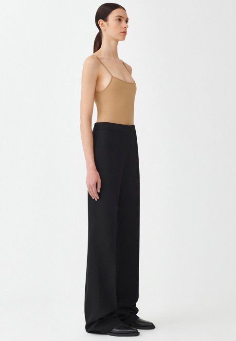 Товар черного цвета с внутренней стороны