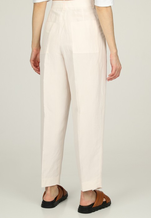 Товар бежевого цвета с внутренней стороны