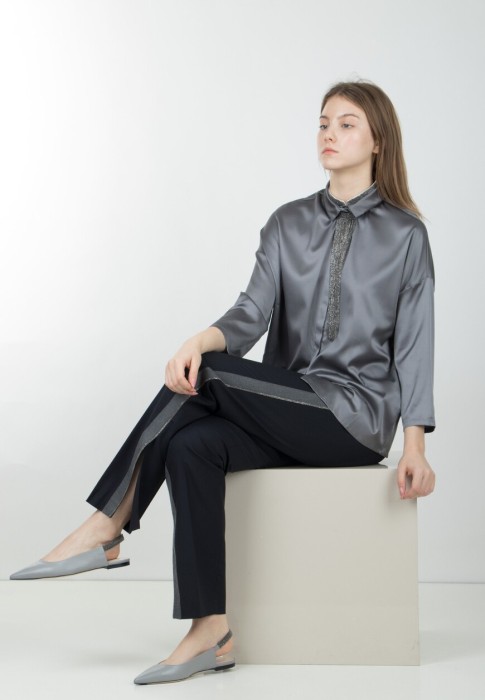 Товар синего цвета с внутренней стороны