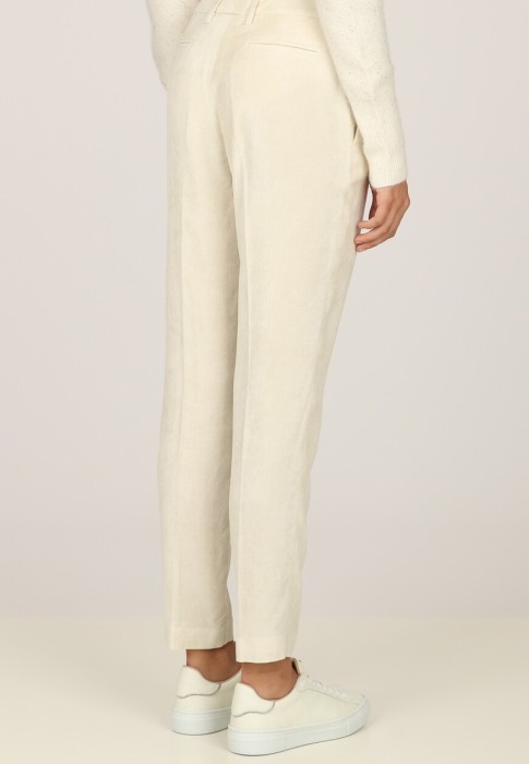 Товар белого цвета с внутренней стороны